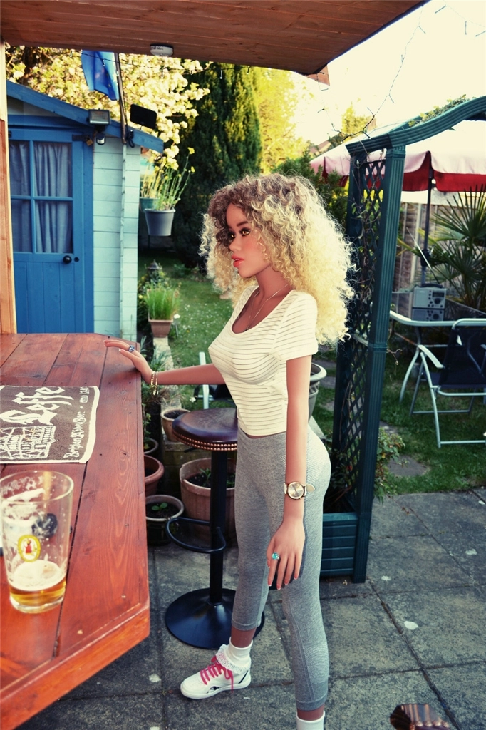 167cm Isabela with 248# head & D cup
